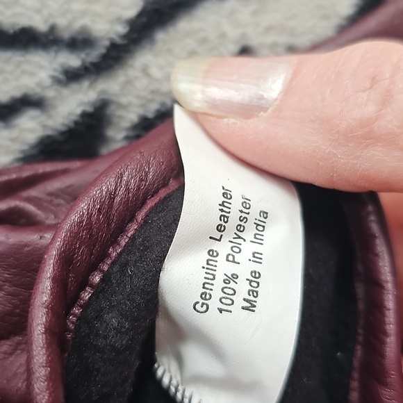 Isotoner Aris Burgundy Leather Ladies Gloves NWT - Picture 4 of 5